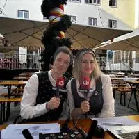 „Der Boden klebt noch von gestern“, stellen Hiller und Hansa frühmorgens um 5 Uhr fest