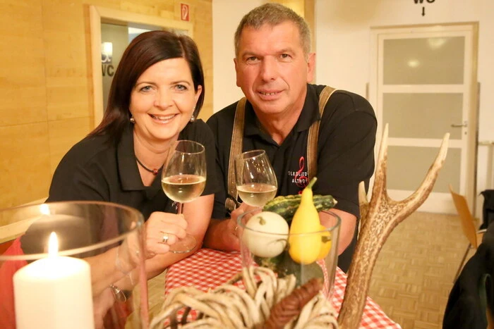 Übrigens: Obfrau Doris Hofstätter und Chorleiter Jakob Feichter (Foto) konnten unter den Gästen unter anderen „Hausherrn“ Bürgermeister Alexander Benedikt und Stadtrat Klaus Trampitsch willkommen heißen. 