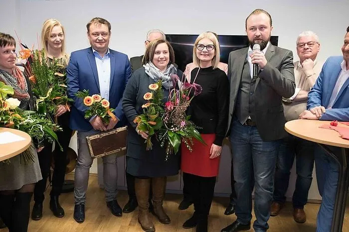 Von links: Regionalgeschäftsführerin Petra Weiß, die Mitarbeiter Sabine Matje, Gernot Bogensberger-Prieler und Sandra Propst, LAbg. Gabriele Kolar, Regionalparteichef Max Lercher und die Bürgermeister Hannes Dolleschall undGerald Schmid