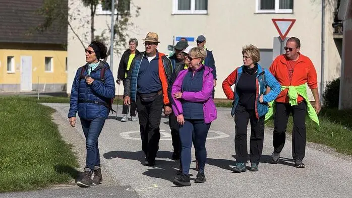 600 Wanderer und Thermengäste nahmen die zwölf Kilometer lange Rundstrecke durch herbstliche Landschaft rund um Bad Blumau in Angriff.
