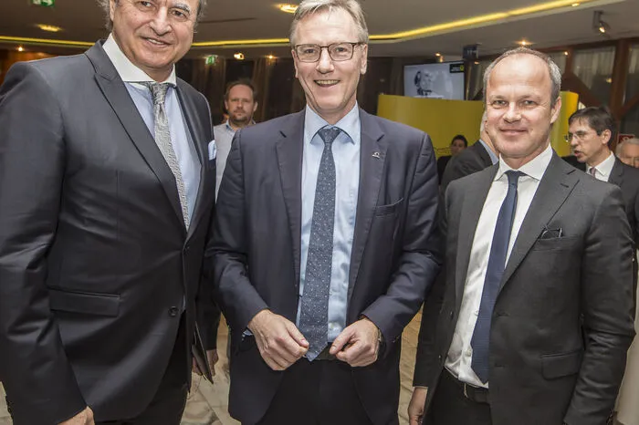 Moderator Adolf Winkler (stellv. Chefredakteur der Kleinen Zeitung), mit Uniqa-Landesdirektor Hannes Kuschnig und Markus Mair, Vorstand der Styria Media Group AG