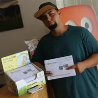 Tommy-Lee Moder aus Gleisdorf hat sich im Regionalbüro der Kleinen Zeitung Weiz einen Selbsttest abgeholt