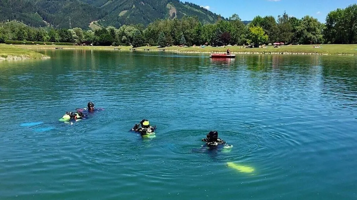 Die Taucher konnten den 28-Jährigen am Sonntag nur noch tot aus dem See in Kraubath bergen