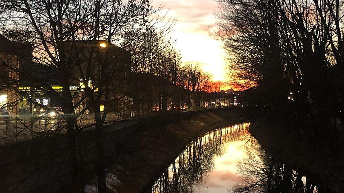 Schöner Sonnenuntergang beim Lendkanal