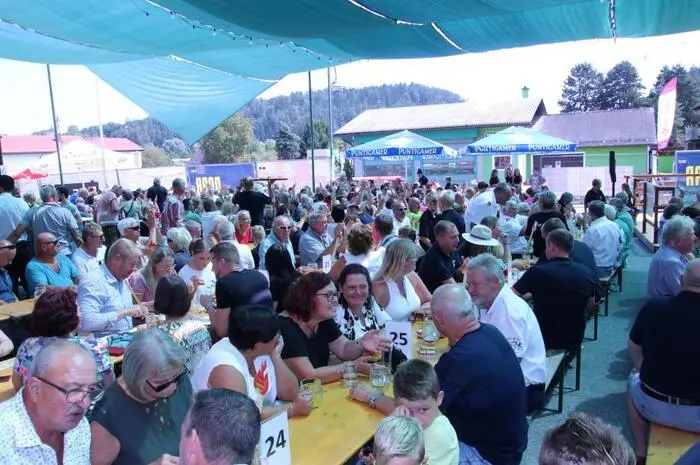 „Die Fetzigen“ sorgten beim Dämmerschoppen für musikalische Unterhaltung und beste Stimmung.