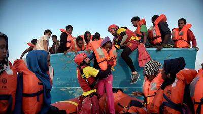 Insgesamt kamen bisher halb so viele Menschen über das Mittelmeer als noch im Vorjahr