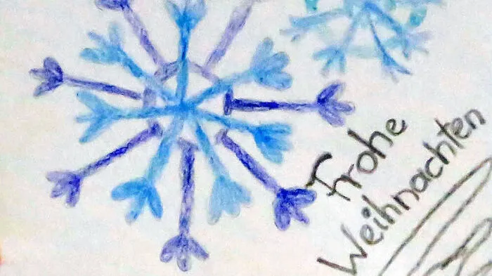 Katharina Nestler (9) aus Gößnitz eröffnet den Adventkalender mit der Zeichnung von einer Schneeflocke.