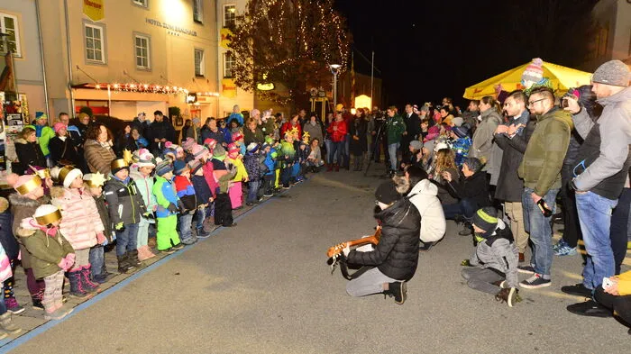 Die Kindergärten Murau, Egidi und Laßnitz und Bürgermeister Thomas Kalcher bei der Eröffnung.