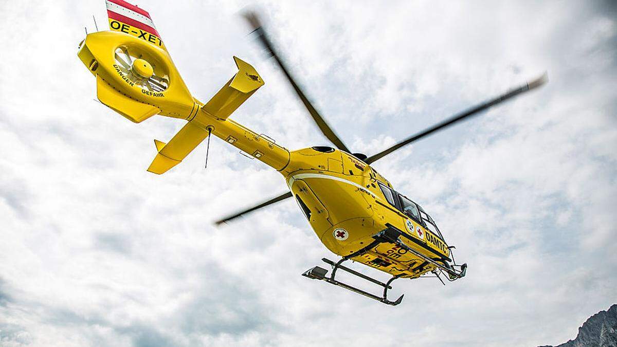 Mit dem Hubschrauber C11 wurde der Steirer nach Graz geflogen