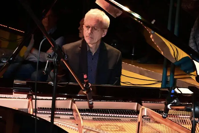 Dazu konnte kein Geringerer als der weltbekannte Pianist Renato Chicco mit seinem Jazz-Trio verpflichtet werden.