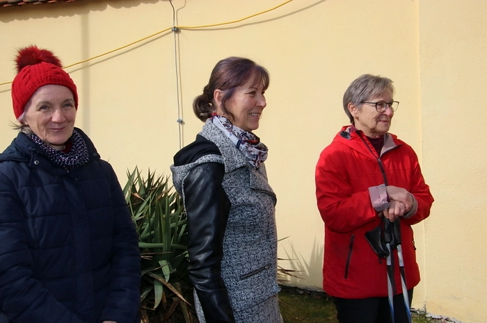 Bevor jedoch der Kreuzweg gestartet werden konnte, musste der Weg von durch den Sturm umgestürzten Bäumen befreit werden. Diese Aufgabe hatte Norbert Seidl, Obmann des Vereins "Kirche St. Johann" übernommen.