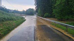 Der Wurzingbach in Wildon überflutete einmal mehr die vorbeiführende L 371