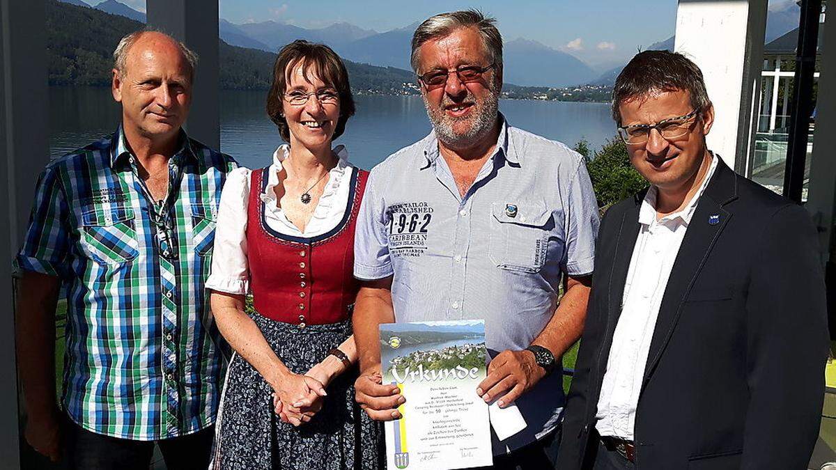 Sepp Glabischnig (Vermieter), Jacqueline ten Haken (Tourismusbüro Millstatt), Manfred Wachter, Vizebürgermeister Albert Burgstaller 