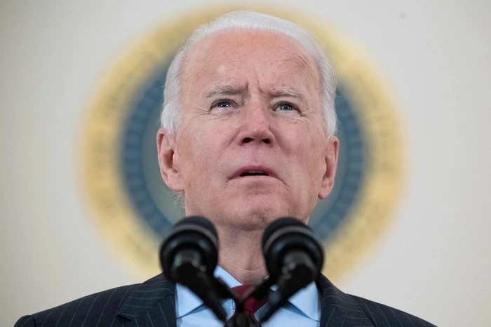 Der Präsident ermahnte die Amerikaner jedoch, angesichts der "unvorstellbaren" Opferzahl nicht abzustumpfen. "Wir müssen uns dagegen wehren, taub gegen das Leid zu werden. Wir müssen uns dagegen wehren, jedes Leben als eine Statistik zu sehen."