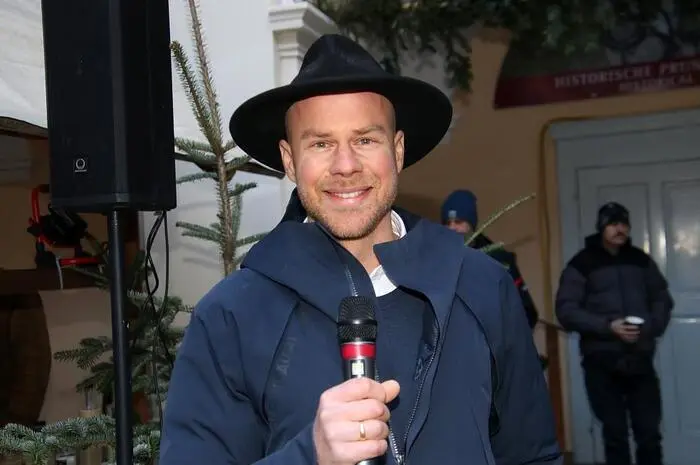 Puls4-Moderator und Fußballexperte Johnny Ertl führte als Gast-Host durch das Programm.
