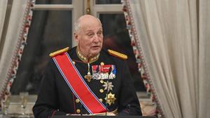 Der norwegische König Harald V. kehrt aus langem Krankenstand zurück.