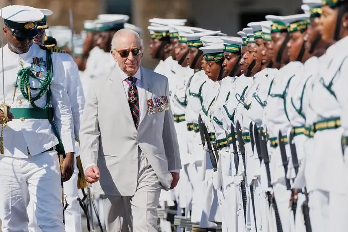 Der 77-Jährige besucht den Inselstaat im Rahmen einer neuntägigen Karibikreise. Es ist sein erster offizieller Besuch auf den Bahamas seit seiner Thronbesteigung.