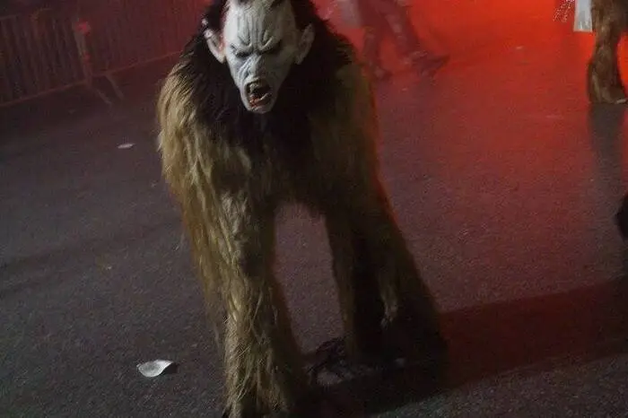 Dabei wurde eine feurige Show den Besuchern geboten.