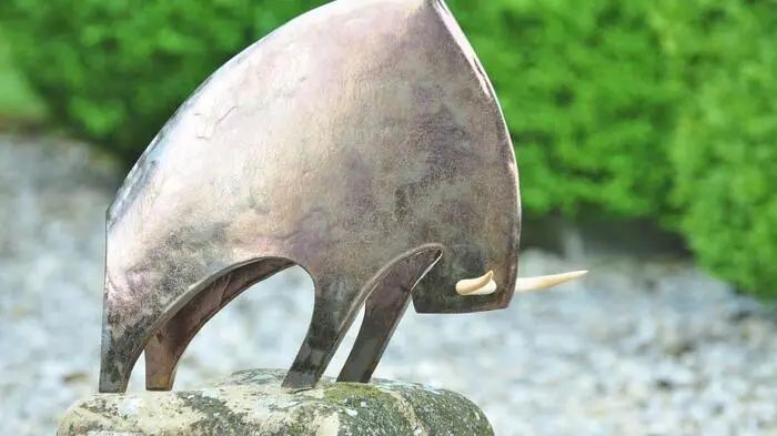 Elefanten im Garten sind viel beliebter als jene im Porzellanladen. Im Bild ein Modell aus dem Keramik-garten von Josefine Lengauer.