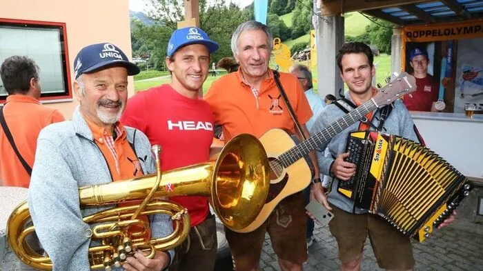 Skiass Matthias Mayer und die Olympiamusi