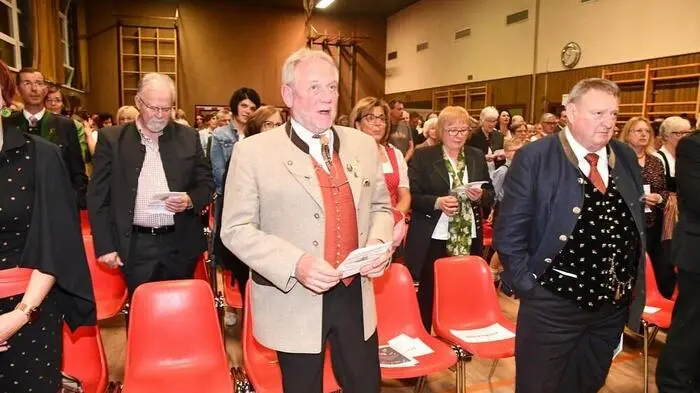 Beim Bezirkssingen in Mühlen präsentierten am Samstagabend zwölf Chorgemeinschaften ein breites Repertoire.