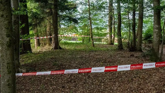 Spielende Kinder fanden an Flussufer Frauenleiche