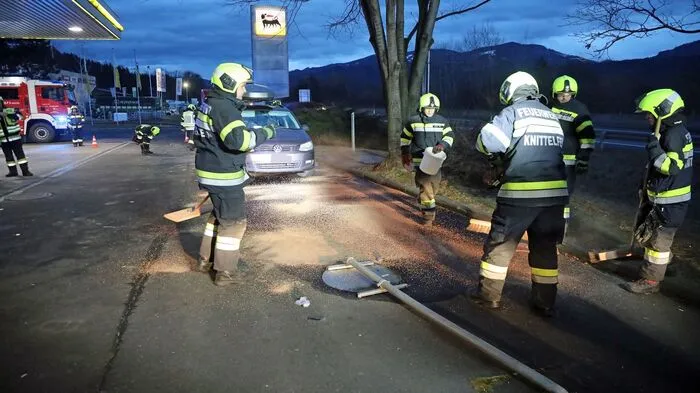 Am Sonntagnachmittag verlor ein Pkw in der Autobahnraststätte in St. Marein bei Knittelfeld Treibstoff.