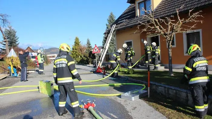 Rund eineinhalb Stunden waren die Feuerwehrleute im Einsatz