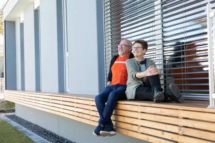 Und so wuchs bei dem Ehepaar der Wunsch nach etwas Pflegeleichterem. Nach kurzer Recherche stieß das Ehepaar auf das Bauprojekt in Voitsberg bei dem schlüsselfertige Bungalows mit einer Größe von 101 Quadratmetern ... 
