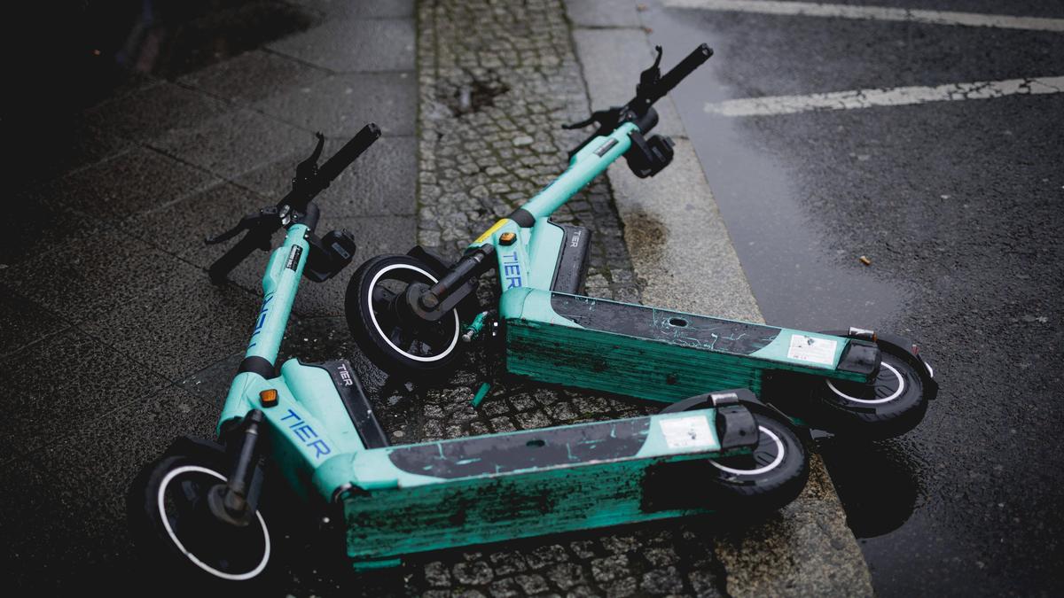 Um das Problem mit falsch geparkten E-Scootern in den Griff zu bekommen, trat im Sommer eine neue Verordnung in Kraft