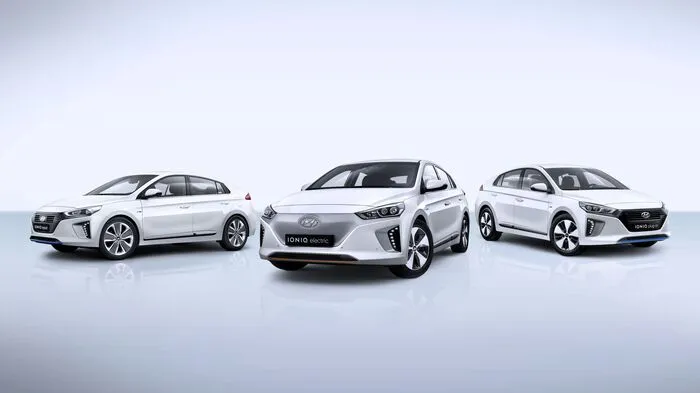Bei Hyundais Kompaktwagen Ioniq haben die Kunden die Möglichkeit, zwischen einem Hybrid mit Benzinmotor, einem Elektrofahrzeug und einem Plug-in-Hybrid zu wählen.