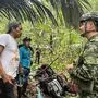 Indigene und Militärangehörige auf der Suche nach den vermissten Kindern