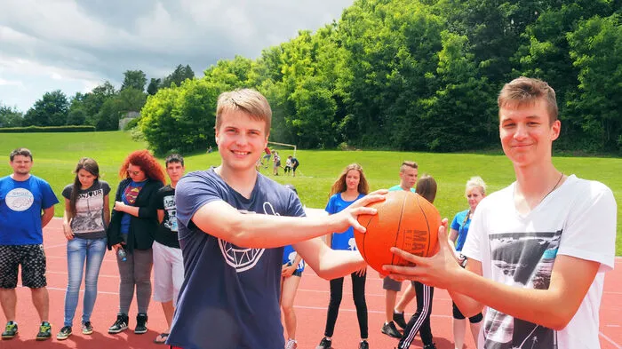 Sportlich war der Abschluss des einwöchigen internationalen Jugendtreffens Montagnachmittag in Tanzenberg, Gemeinde Maria Saal. Es trug den Titel "Coexist4Peace". Bei der nunmehr fünften Internationalen Jugendbewegung trafen sich Jugendliche aus sieben Nationen, die vier Religionen angehören.