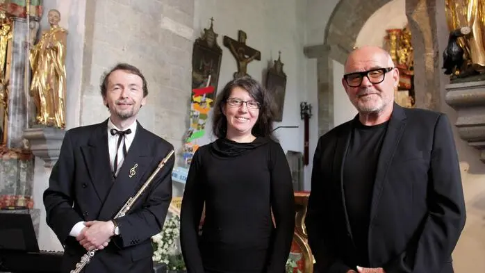 Auf Einladung von Organisator Harald Fripertinger (l.) und seinem Team fand im Rahmen der Veranstaltungsreihe Musica Sacra in der Andreas-Kirche in Piber eine Friedensmeditation mit dem bekannten Schauspieler, Schriftsteller und Herzensbildner August Schmölzer (r.) statt