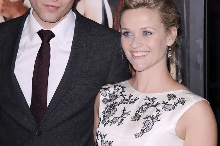 Reese Witherspoon und Robert Pattinson: Sie hatte keinen großen Spaß an der Küsserei, weil Pattinson massiv erkältet war. Hatschi!