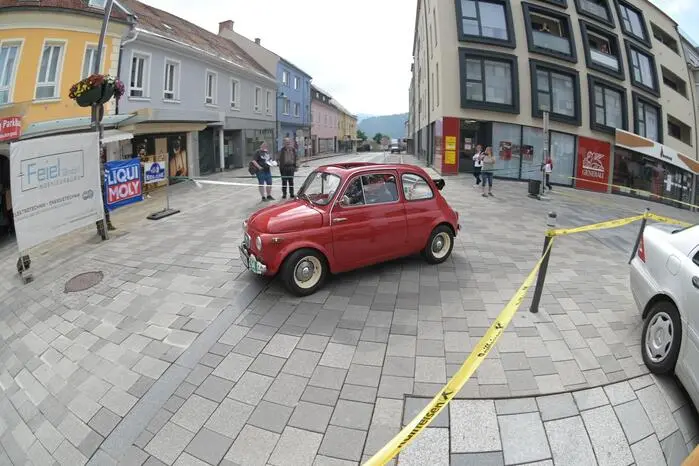 Auch Klassiker aus Italien waren vertreten: ein originaler Fiat 500