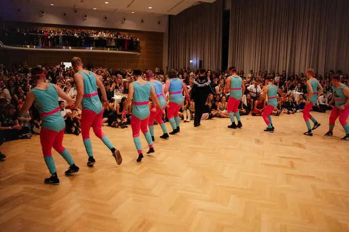 Mit traditioneller Polonaise, mehreren Bars und einer amüsanten Mitternachtseinlage wurde dem zahlreichen Publikum dabei einiges geboten.