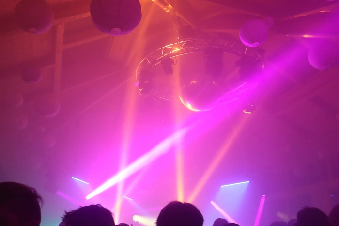 Die bunten Lichteffekte sorgten für professionelle Discostimmung.