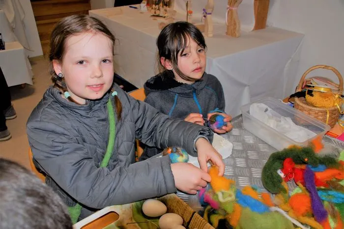 Neben den unterschiedlichen Ständen gab es auch eine Bastelstation für Kinder.
