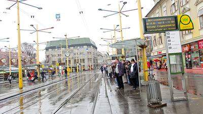 Jänner 2011: Auch damals fehlte wegen Betriebsversammlungen von den Grazer Öffis jede Spur