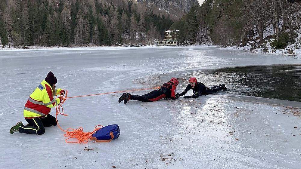 Eisunfälle waren das Thema der jüngsten Übung der Osttiroler Wasserretter