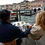 Einem Kaffee im Freien steht in vielen Regionen Italiens nichts mehr im Weg 