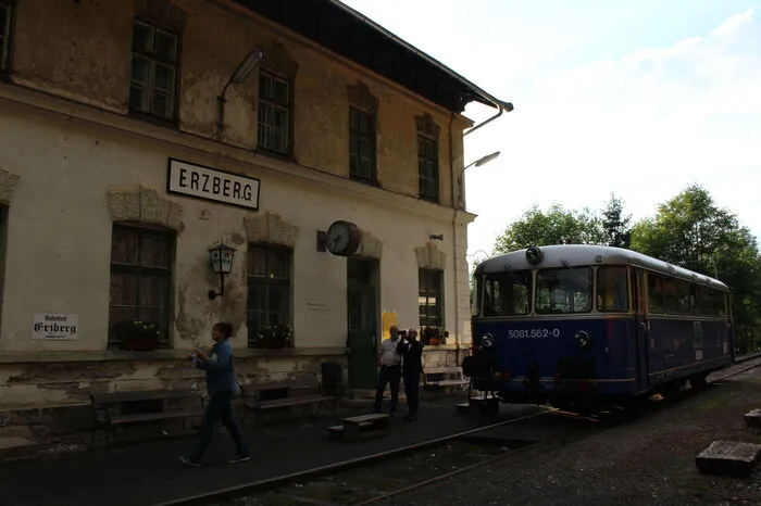 Der Schienenbus der Erzbergbahn hielt auf insgesamt sieben Stationen halt, um die Biervarietäten zu verkosten.
