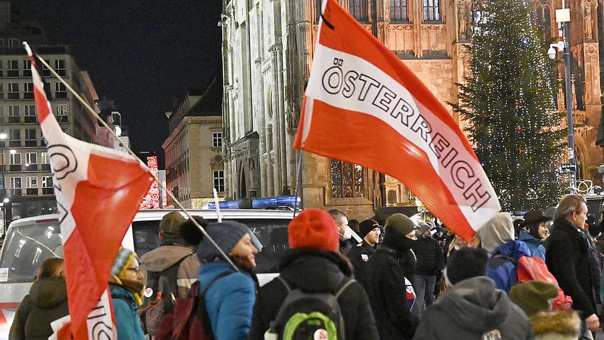 Polizei löste Kundgebung am Stephansplatz auf