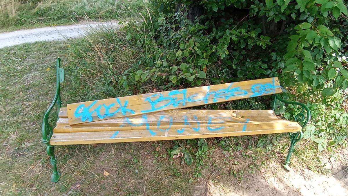 Vandalismus ist auch bei der Stainzer Aussichtswarte zu sehen