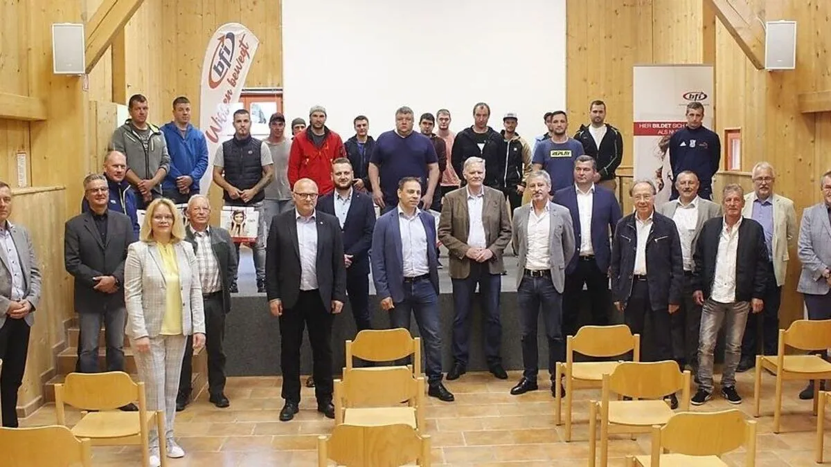 Hauptdarsteller einer Weltpremiere: Teilnehmer des weltweit ersten Lehrgangs zum Tunnelbautechniker