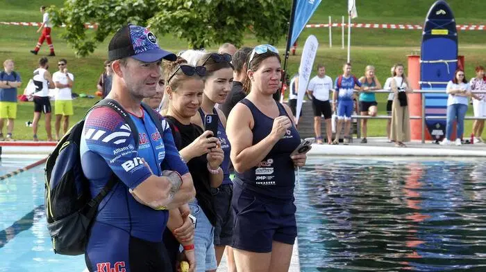 Den sportlichen Herausforderungen stellten sich über 240 Athletinnen und Athleten in der Sprintdistanz und der olympischen Distanz mit 1,5 Kilometer Schwimmen, 42 Kilometer Radfahren und 10 Kilometer Laufen. 