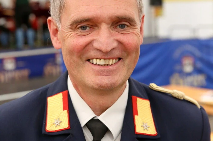 Feuerwehrkommandant Johann Delsnig konnte neben Bürgermeister Alexander Benedikt und Wehren aus dem Bezirk unter anderen Primarius Helmut Kloss, Nudelexperten Walter Kuss, Amtsleiter Hubert Madrian, Bäckermeister Martin Vallant sowie Alt-Bürgermeister Manfred Mitterdorfer willkommen heißen. 