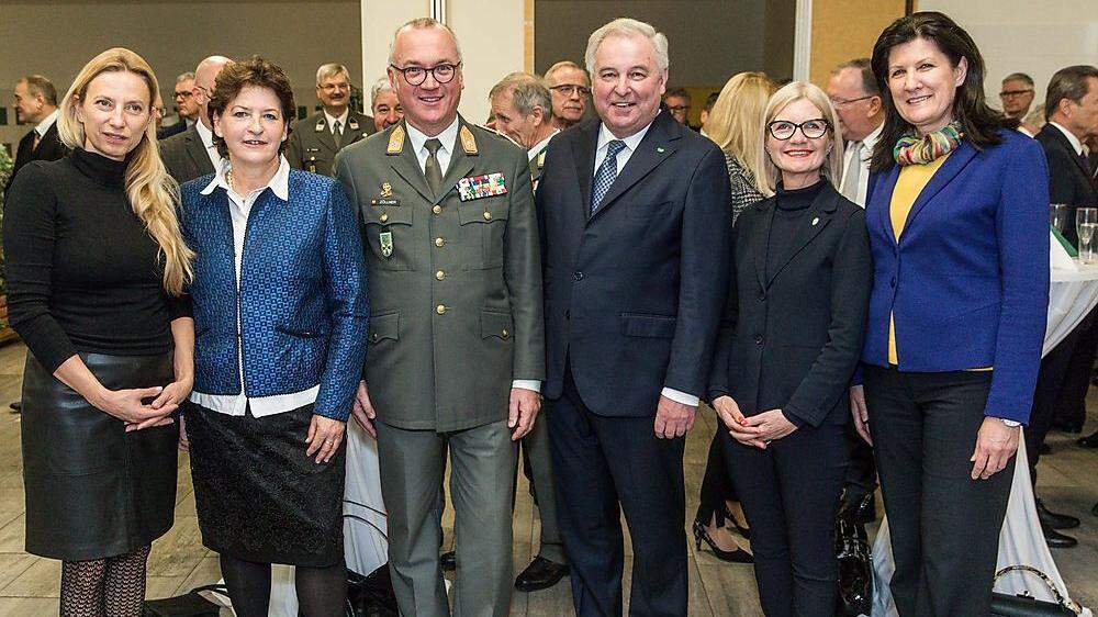 Militärkommandant Heinz Zöllner mit seinen Gästen beim Neujahrsempfang