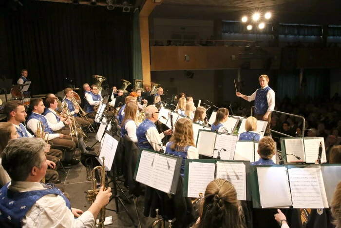 Und so gab es nach rund zwei Stunden viel Applaus für die 47 Musiker der Stadtkapelle.